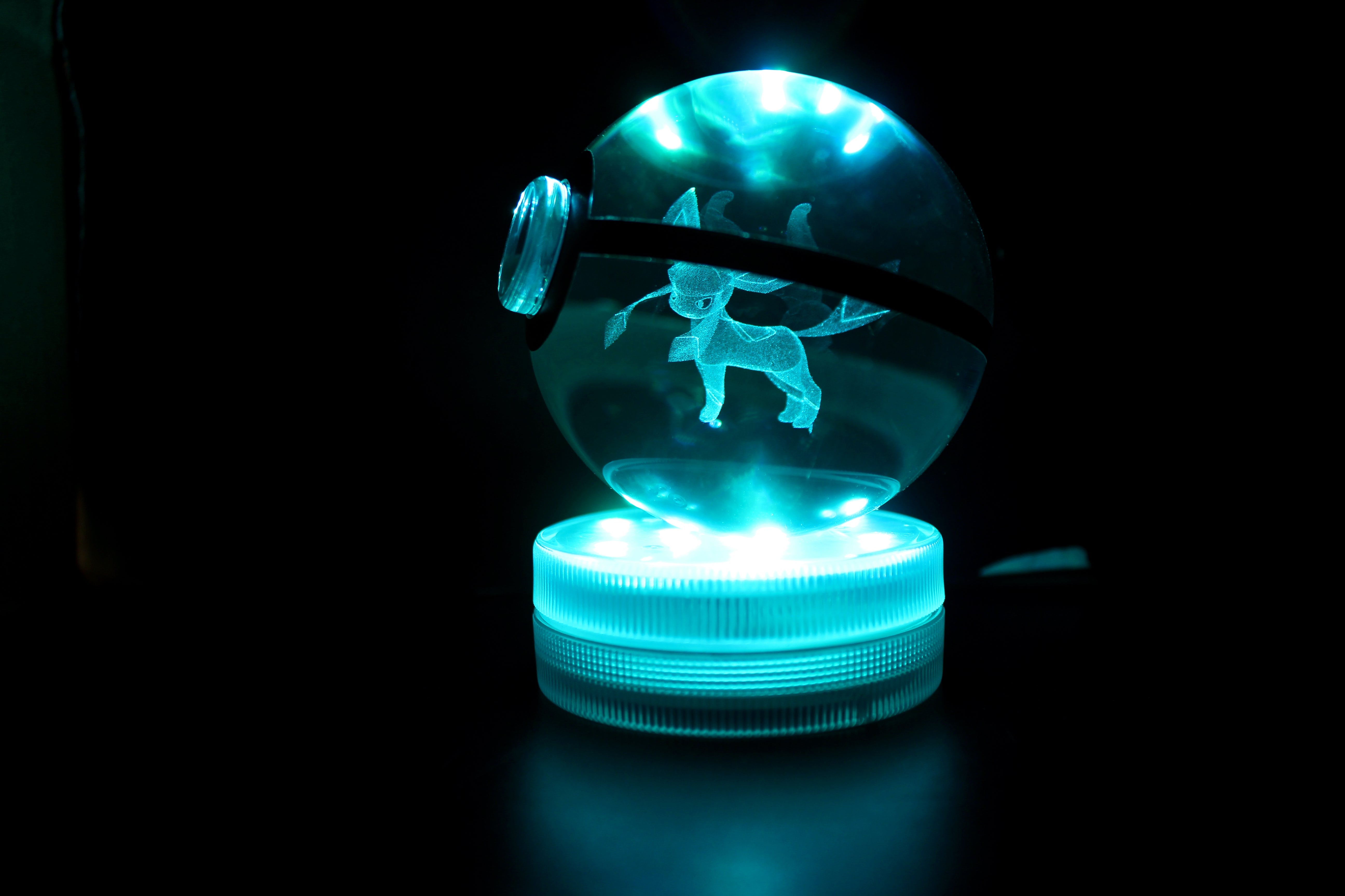 Glaceon Crystal Pokeball