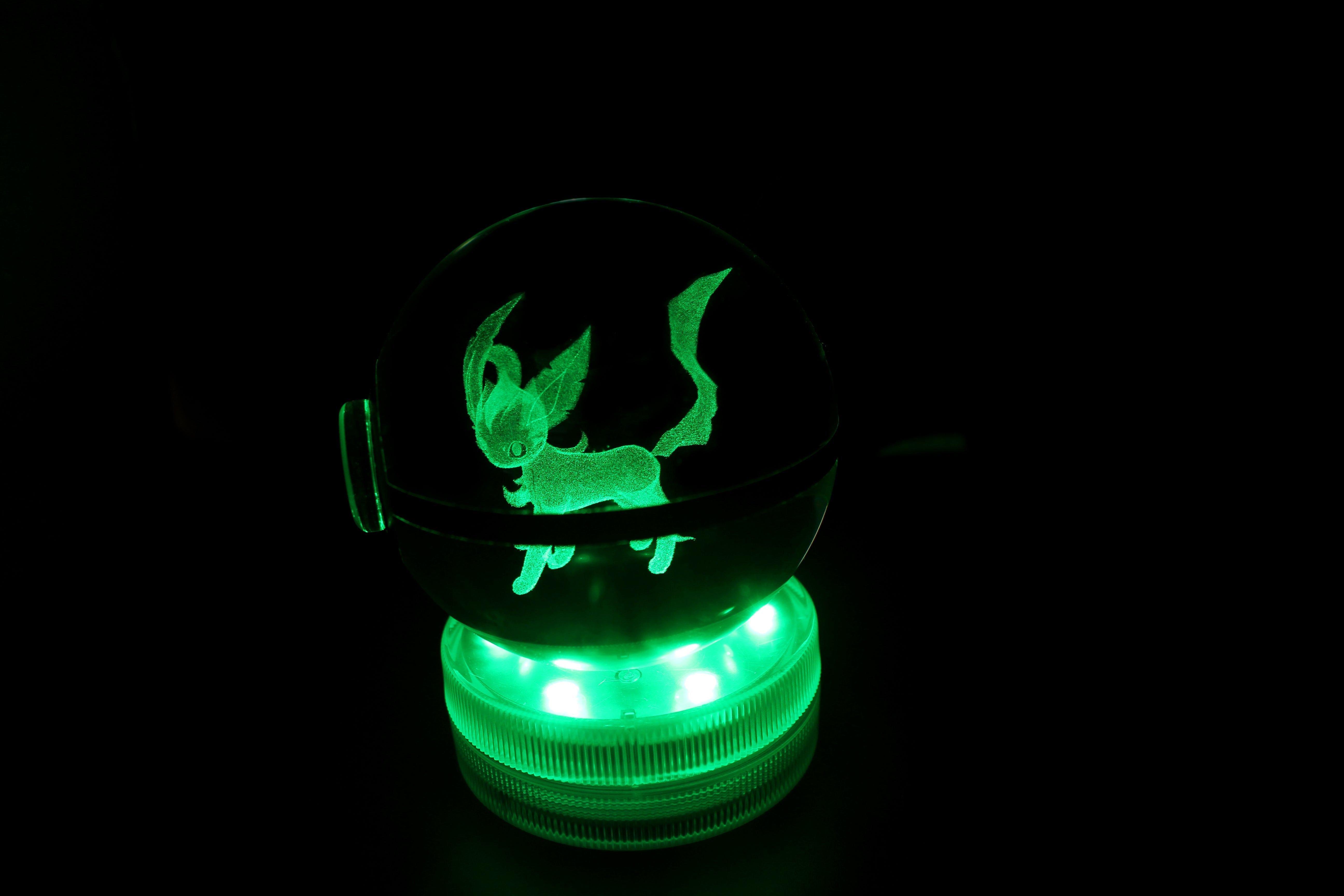 Leafeon Crystal Pokeball