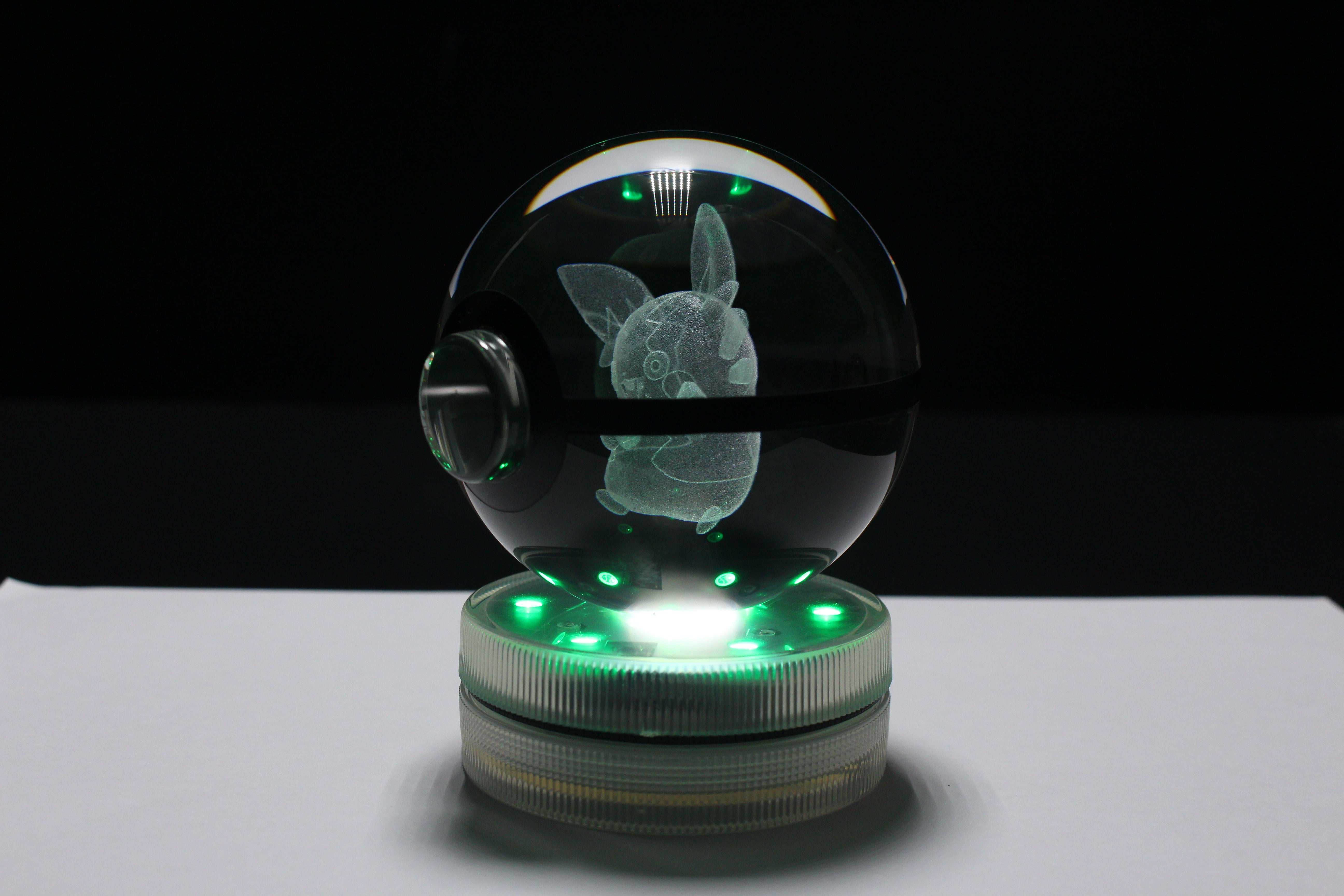 Morpeko Crystal Pokeball